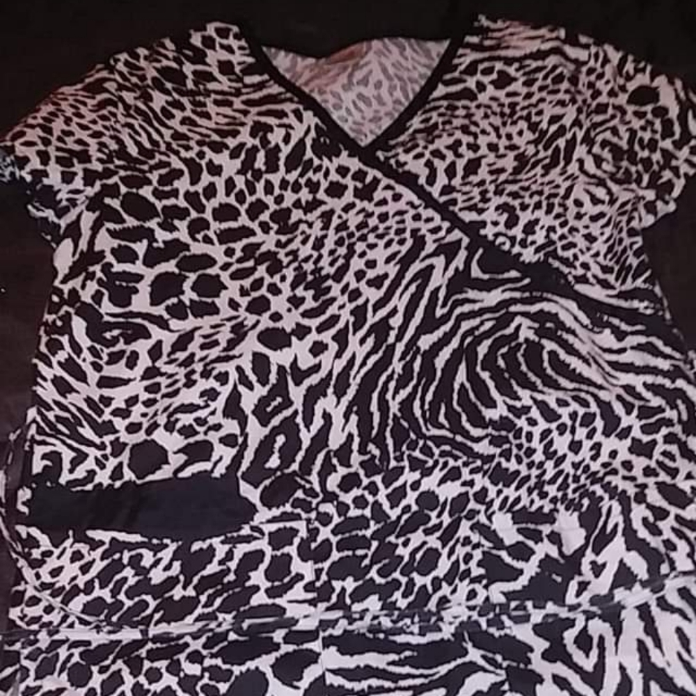 Scrub shirt
